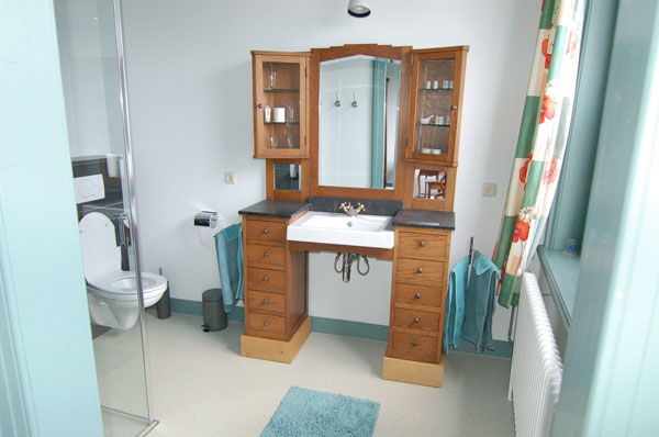 05_RoomGreen-bathroom